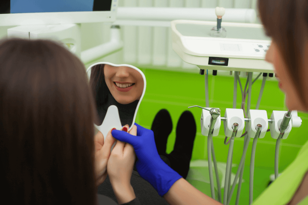 Vai fazer uma cirurgia de implante dentário? Entenda aqui o que esperar 