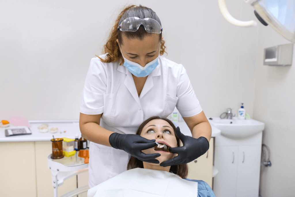 O que é uma prótese provisória?  E porque o dentista usa ela!