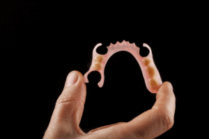Entenda quais são os  tipos de prótese dentária !